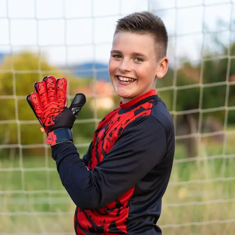 Kinder Torwarthandschuhe in Rot von Catch & Keep: Der Kralle Splash ist langlebig, flexibel und hat die Extra Portion Grip! - Jetzt online kaufen!