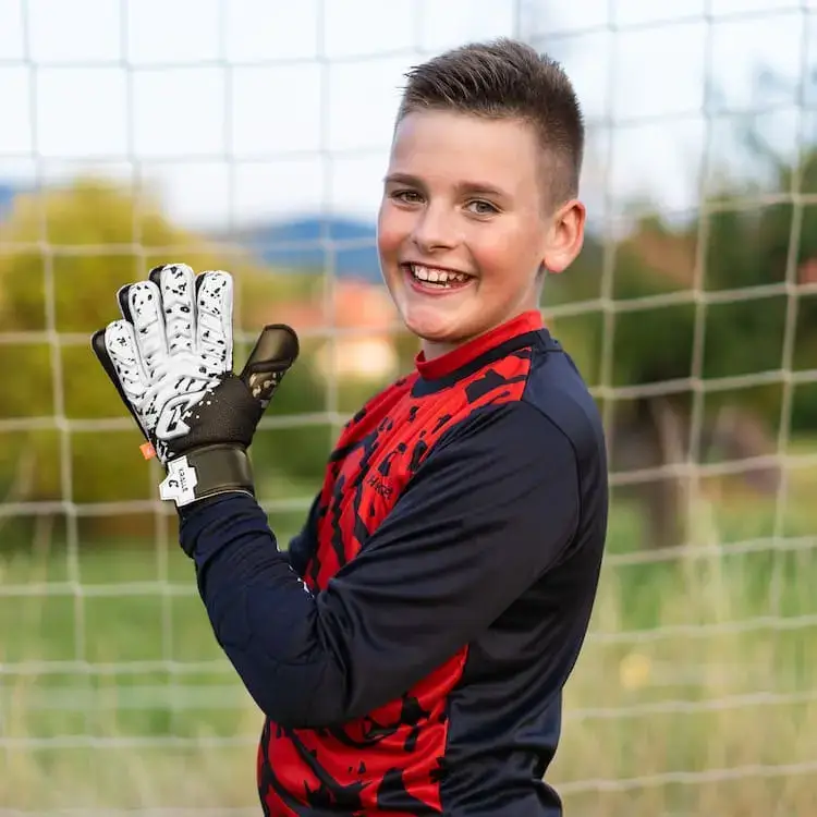 Weiße Kinder Torwarthandschuhe von Catch & Keep: Der Kralle Splash ist langlebig, flexibel und hat die Extra Portion Grip! - Jetzt online kaufen!