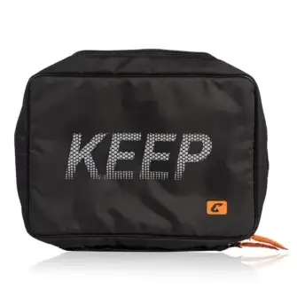 Torwart Zubehör bei Catch & Keep: Die qualitative Handschuhtasche garantiert deinen Handschuhen perfekten Schutz!