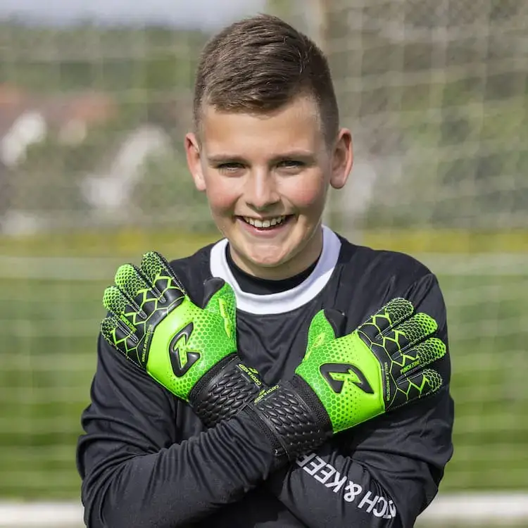 Grüne Torwarthandschuhe Kinder mit Fingersave: der Kralle protector schützt perfekt und ist langlebig! - Jetzt online kaufen!
