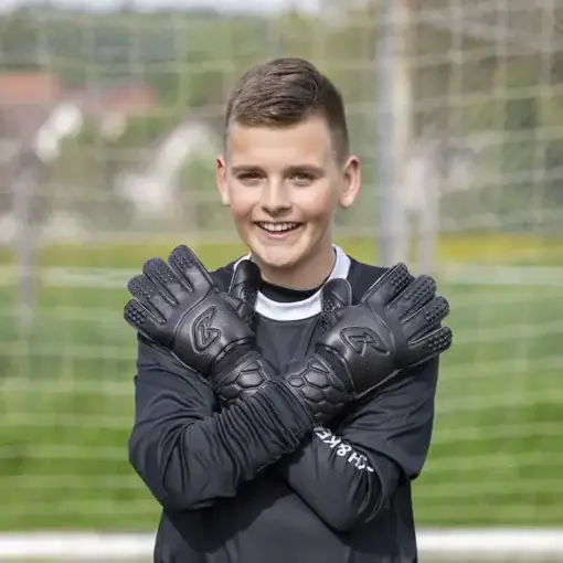 Torwarthandschuhe Kinder in Schwarz: der Kralle Junior Pro Schwarz mit perfekter Passform