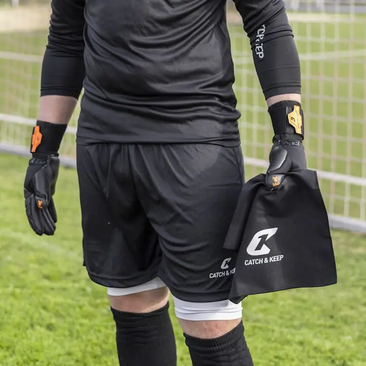 C&K Torwarthandschuh Mikrofasertuch Catch and Keep Torwarthandschuhe reinigen