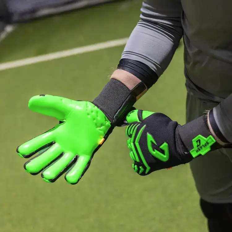 Torwarthandschuhe in Grün mit Ultra Grip: Der Splash Earth Limited! - Jetzt online kaufen!
