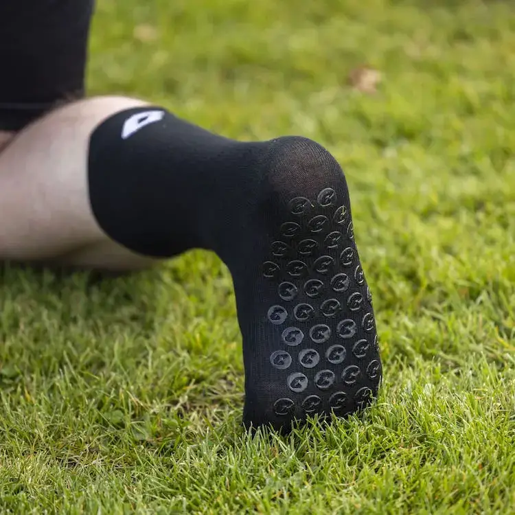 Gripsocken / Fußballsocken in Schwarz mit Antirutsch-Effekt - von Catch and Keep