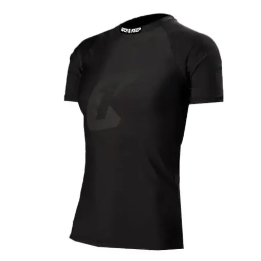Das neue Torwart Unterziehshirt und Kompressionsshirt von Catch and Keep - kurzarm und schwarz
