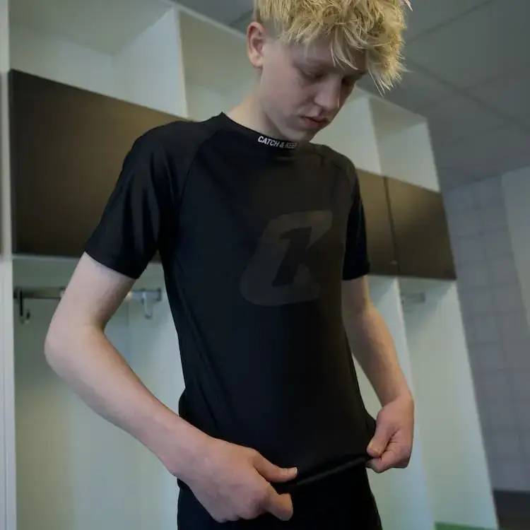Das neue kurze Torwart Unterziehshirt und Kompressionsshirt von Catch and Keep - mit bestem Schutz!