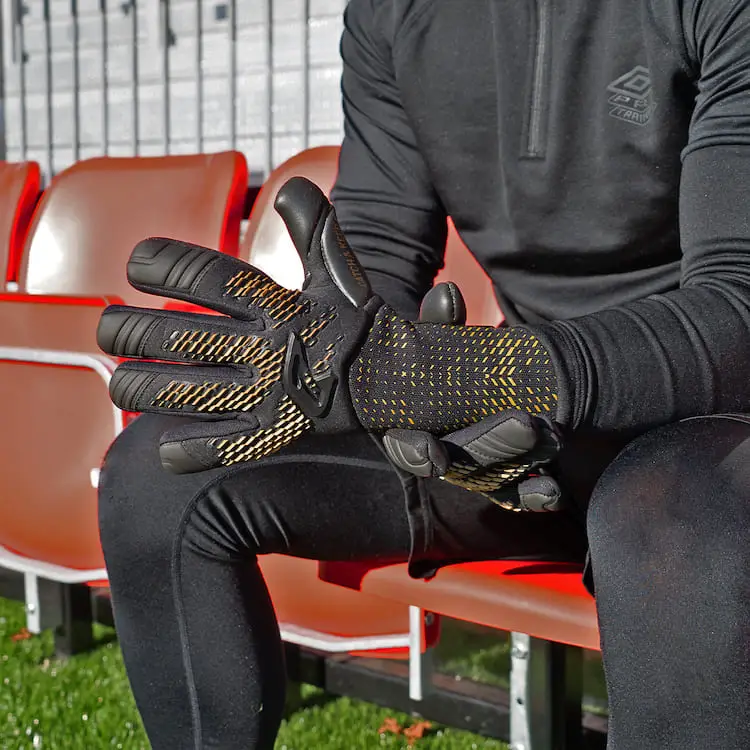 Revolution Gold Catch and Keep Torwarthandschuhe für Kunstrasen