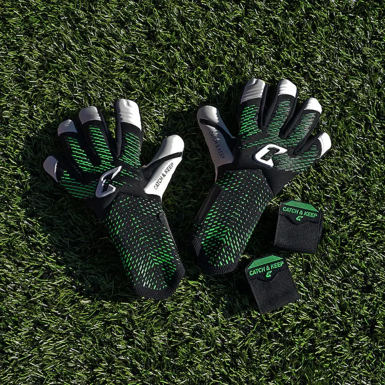 Revolution Green Catch and Keep Torwarthandschuhe aus der Bundesliga