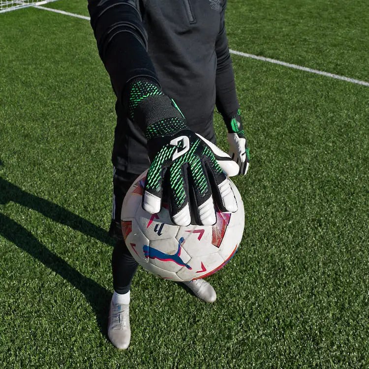 Revolution Green Catch and Keep Torwarthandschuhe mit Grip