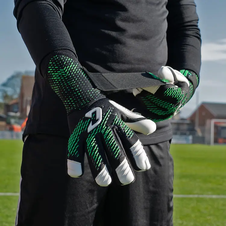 Revolution Green Catch and Keep Torwarthandschuhe mit gutem Grip