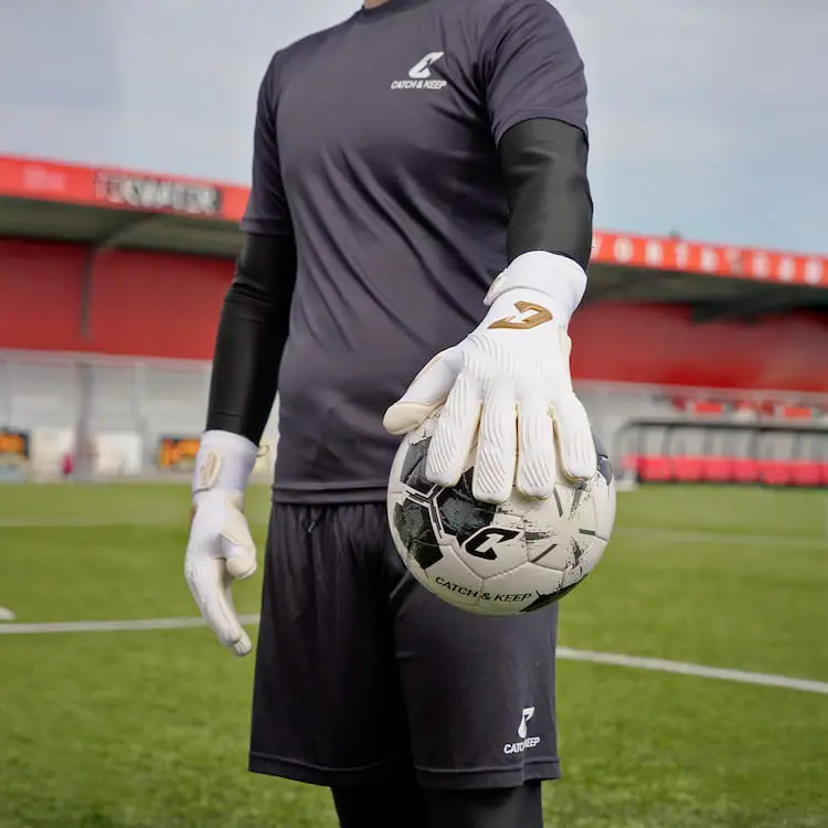 Invictus White Gold Catch and Keep Torwarthandschuhe mit Grip