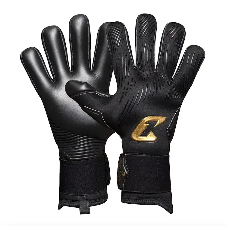 Profi Torwarthandschuhe in Schwarz von Catch & Keep: Der Invictus mit Negativschnitt