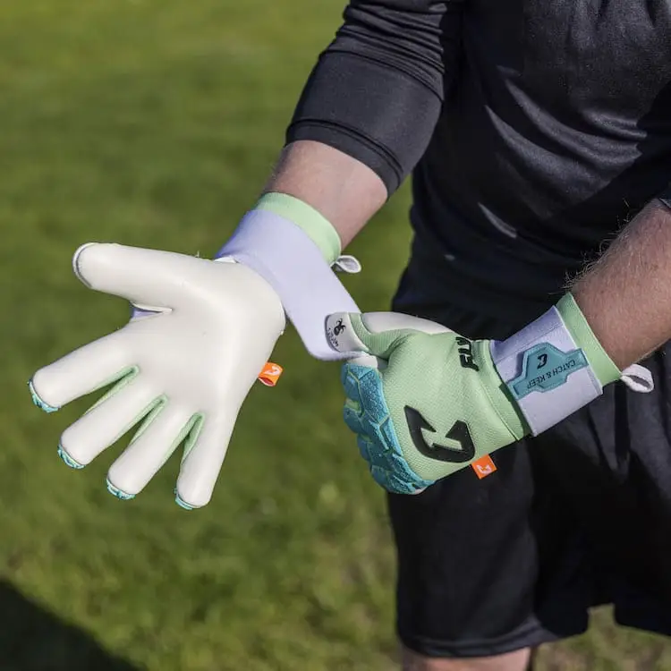 Torwarthandschuhe von Catch and Keep für Damen und Herren mit Top Grip