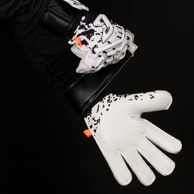 Kralle_Splash_Weiss_Catch_and_Keep_Torwarthandschuhe_fuer_Kinder